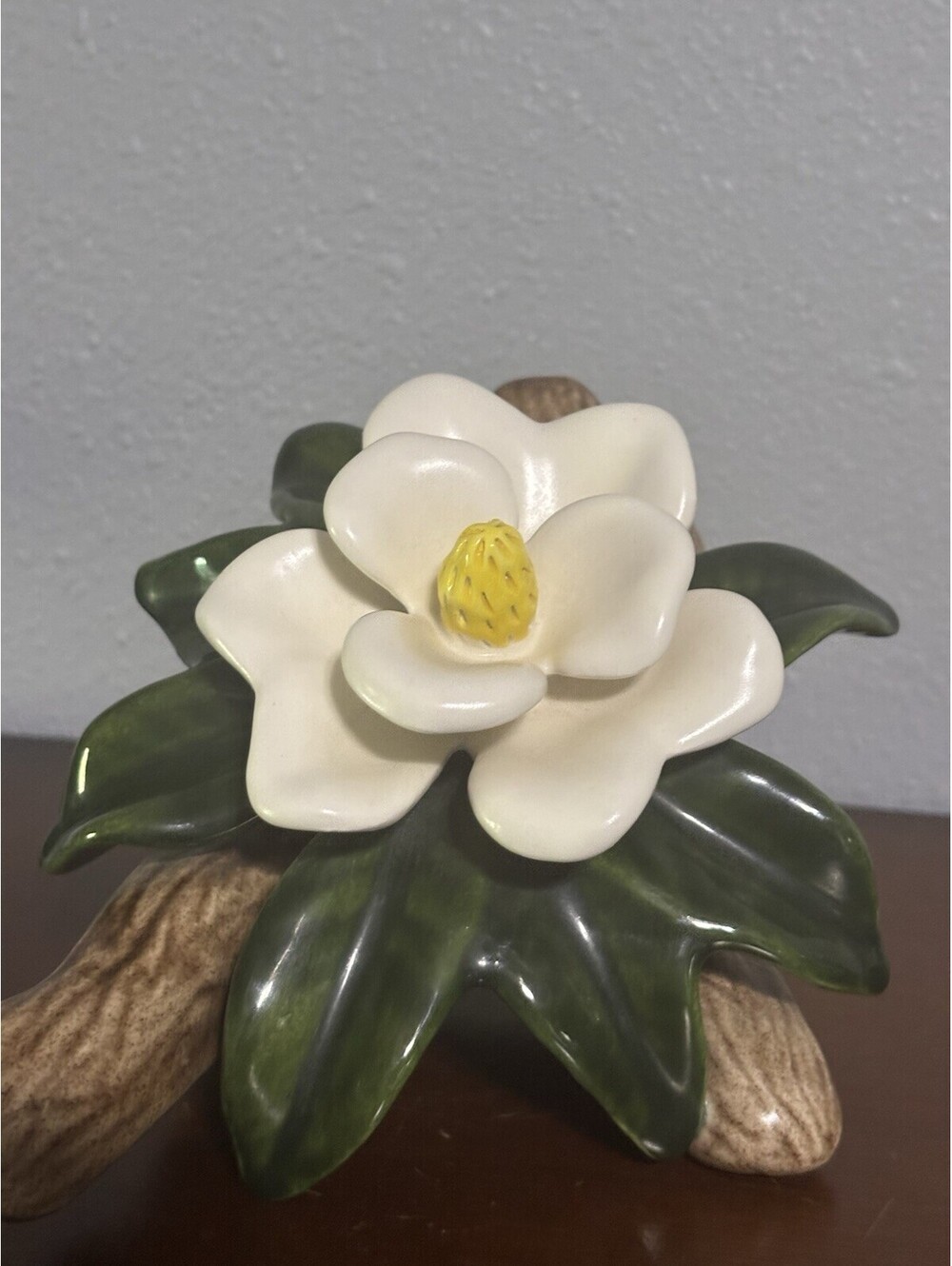 Ceramic Magnolia On A Log Excellent Condition